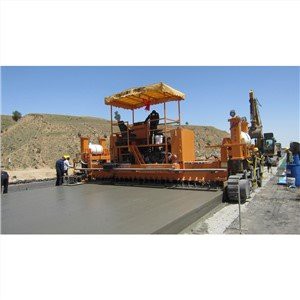 Construção de Estradas Usando Máquina de Pavimentação